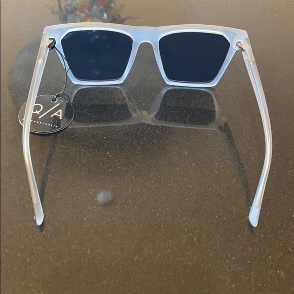 NWT ALRIGHT in White by Quay Australia - Picture 3 of 3